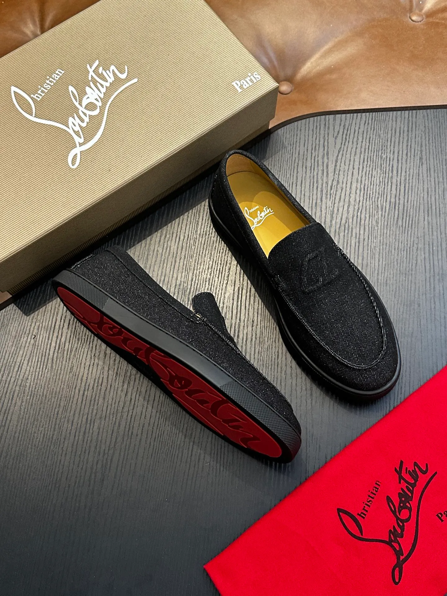P760💰Christian Louboutin (red-soled shoes) Italian men’s casual sneakers are shipped! Each pair of shoes from this Italian handmade shoe brand has a simple and classic design, which is very comfortable and versatile! The upper fabric of this shoe is made of imported cowhide, with high-end and comfortable cowhide lining! The outsole is made of original rubber bottom sheets and is lined with cowhide! Brand-specific molded footbed, exclusive private mold control! Original box packaging, with shoe storage bag! 39 40 41 42 43 44 (38 45 46 customized)